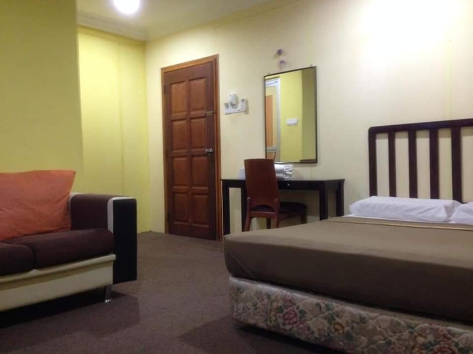 Hotel Nawar Pasir Mas Kültér fotó